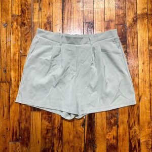 32 Degrees Cool Shorts Women's L Sage Green Stretch Pleated Elastic Waist Preppy